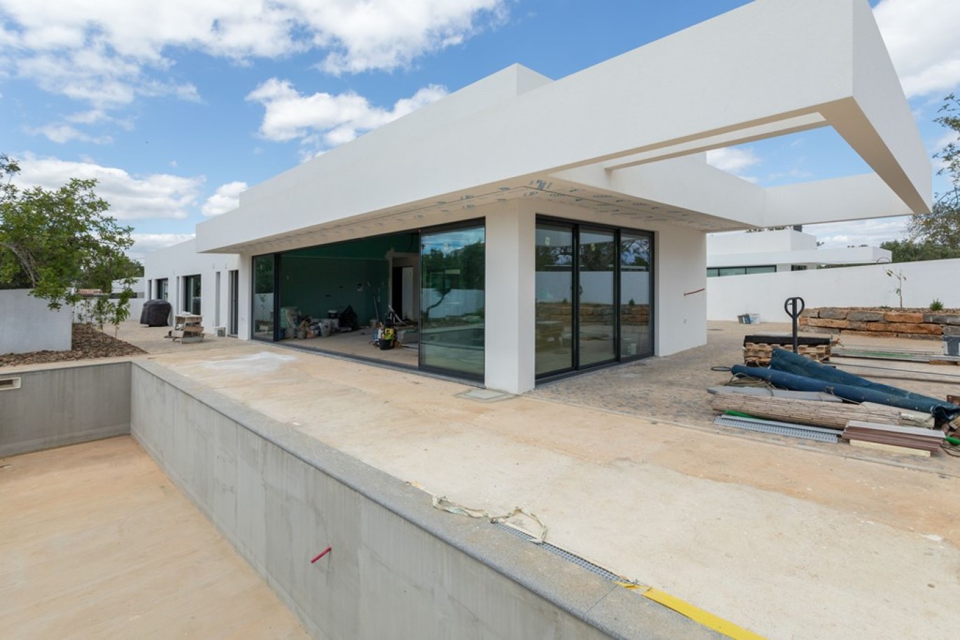 Moderna villa de 4 dormitorios en construcción, en venta en São Brás de Alportel, Algarve_266710