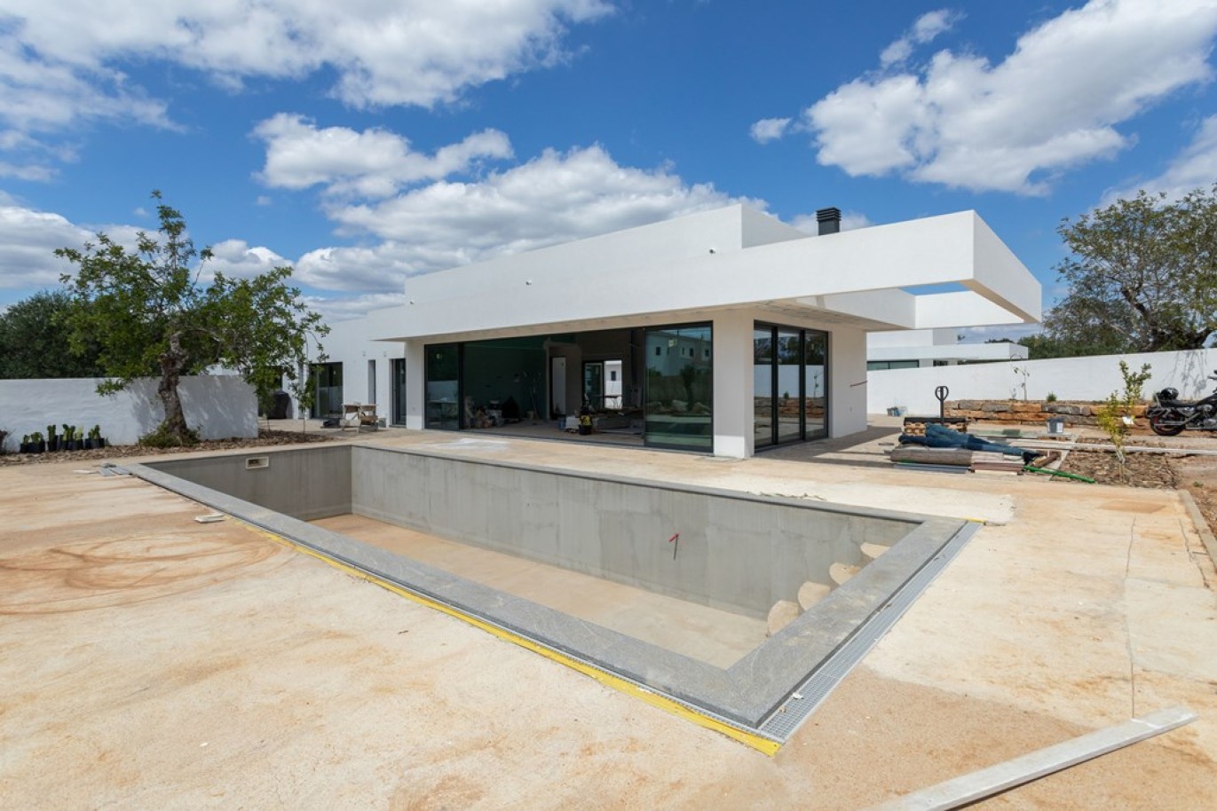 Moderna villa de 4 dormitorios en construcción, en venta en São Brás de Alportel, Algarve_266711
