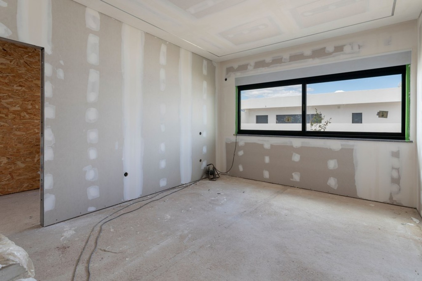 Moderna villa de 4 dormitorios en construcción, en venta en São Brás de Alportel, Algarve_266728