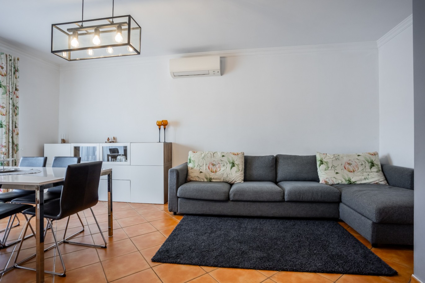 Piso de 2 dormitorios, con terraza, en venta en Lagos, Algarve_267203
