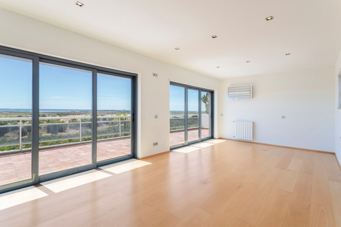 Fantástica villa independiente de 3 dormitorios en venta en Tavira, Algarve_267334