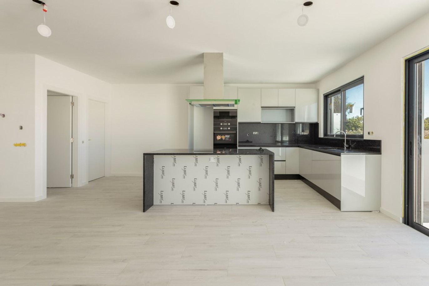 Neues 3 Schlafzimmer Stadthaus zu verkaufen in Tavira, Algarve_267395