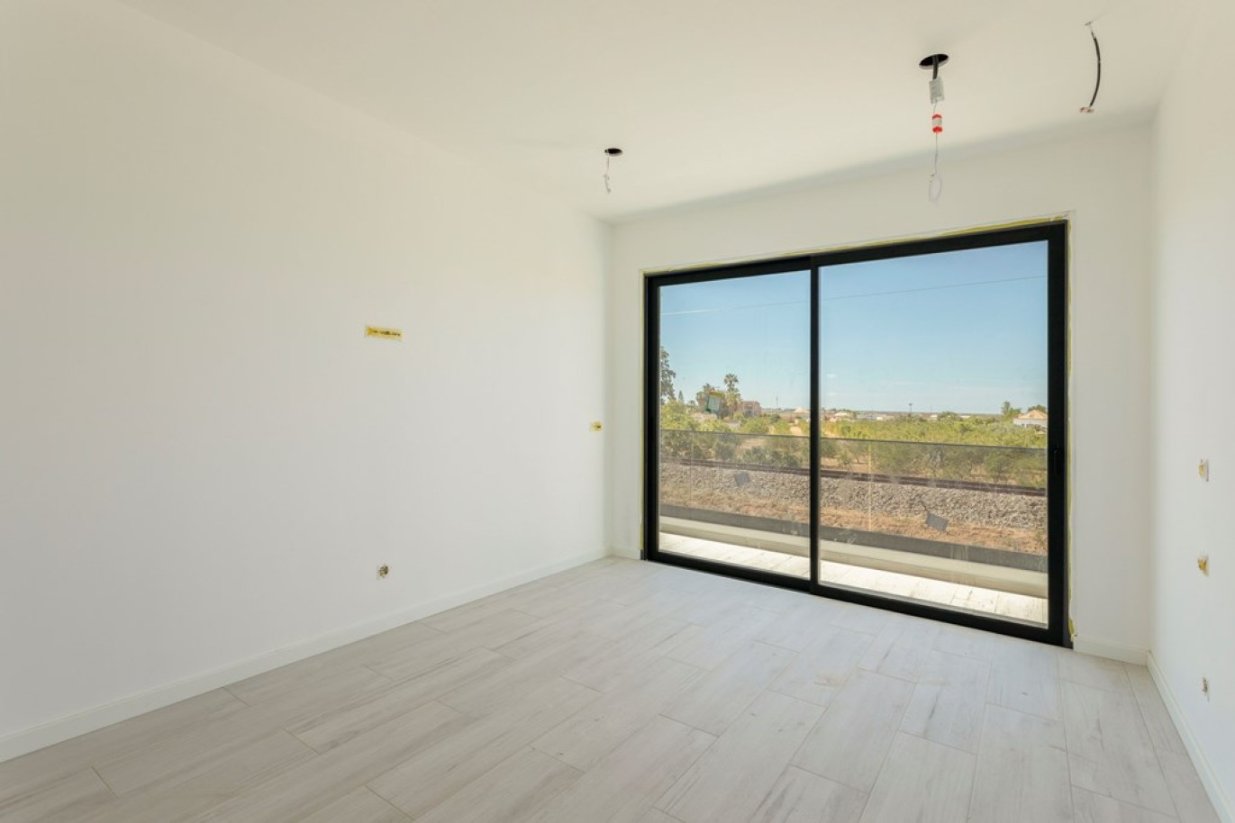 Nuevo adosado de 3 dormitorios en venta en Tavira, Algarve_267396