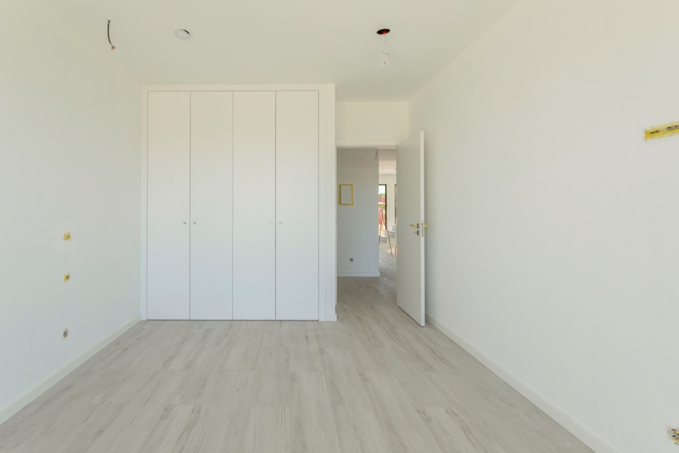 Neues 3 Schlafzimmer Stadthaus zu verkaufen in Tavira, Algarve_267398