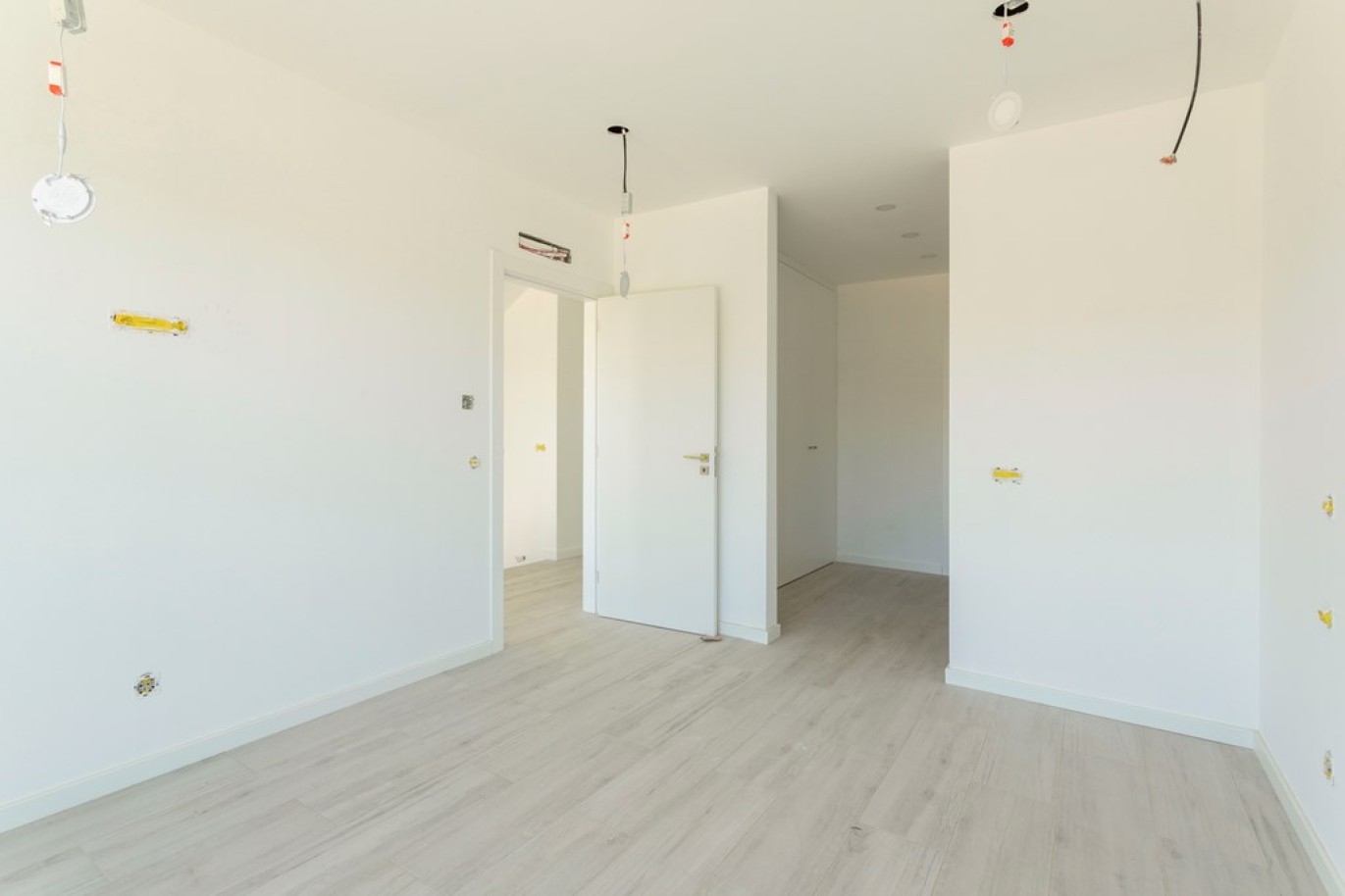 Nuevo adosado de 3 dormitorios en venta en Tavira, Algarve_267401
