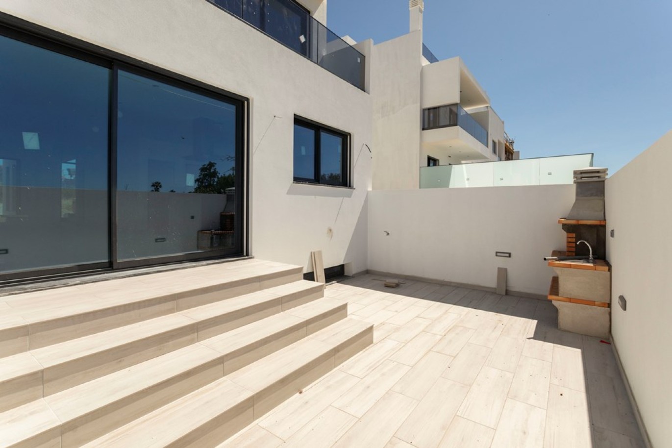 Neues 3 Schlafzimmer Stadthaus zu verkaufen in Tavira, Algarve_267411