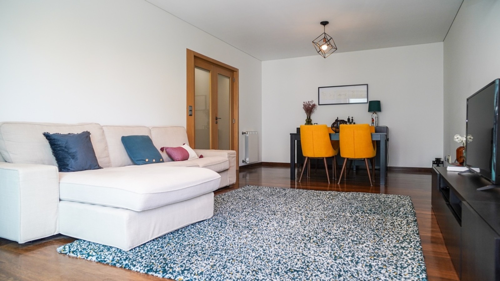 Piso de 2 dormitorios con balcón, en venta en Oporto, Portugal_267947