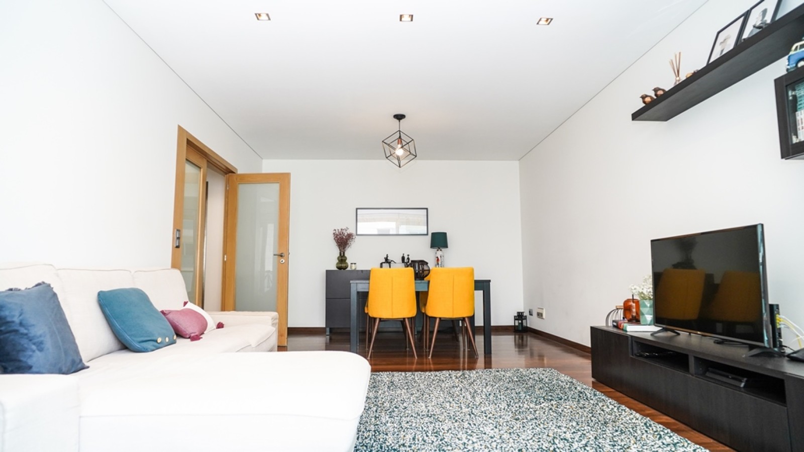 Piso de 2 dormitorios con balcón, en venta en Oporto, Portugal_267954