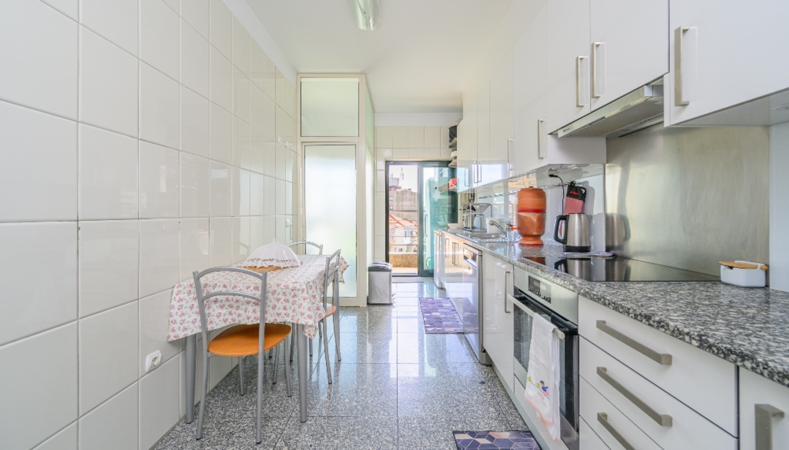 Apartamento T3 com varanda, para venda, em Vila Nova de Gaia, Portugal_268420