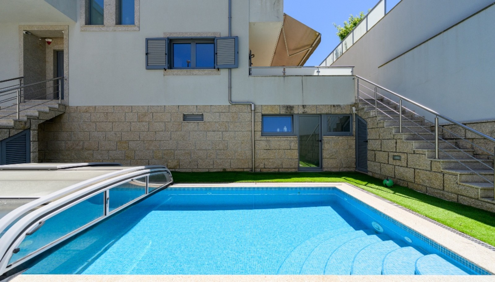 Villa de 3 dormitorios con jardín y piscina, en venta, en Porto, Portugal_268480