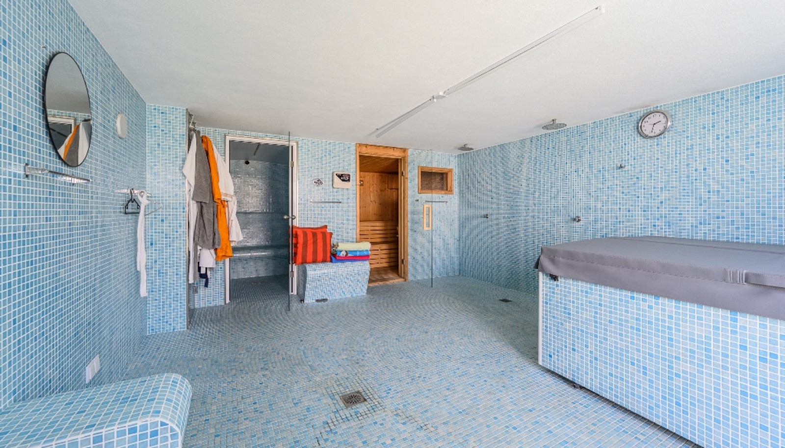 Villa de 3 dormitorios con jardín y piscina, en venta, en Porto, Portugal_268484