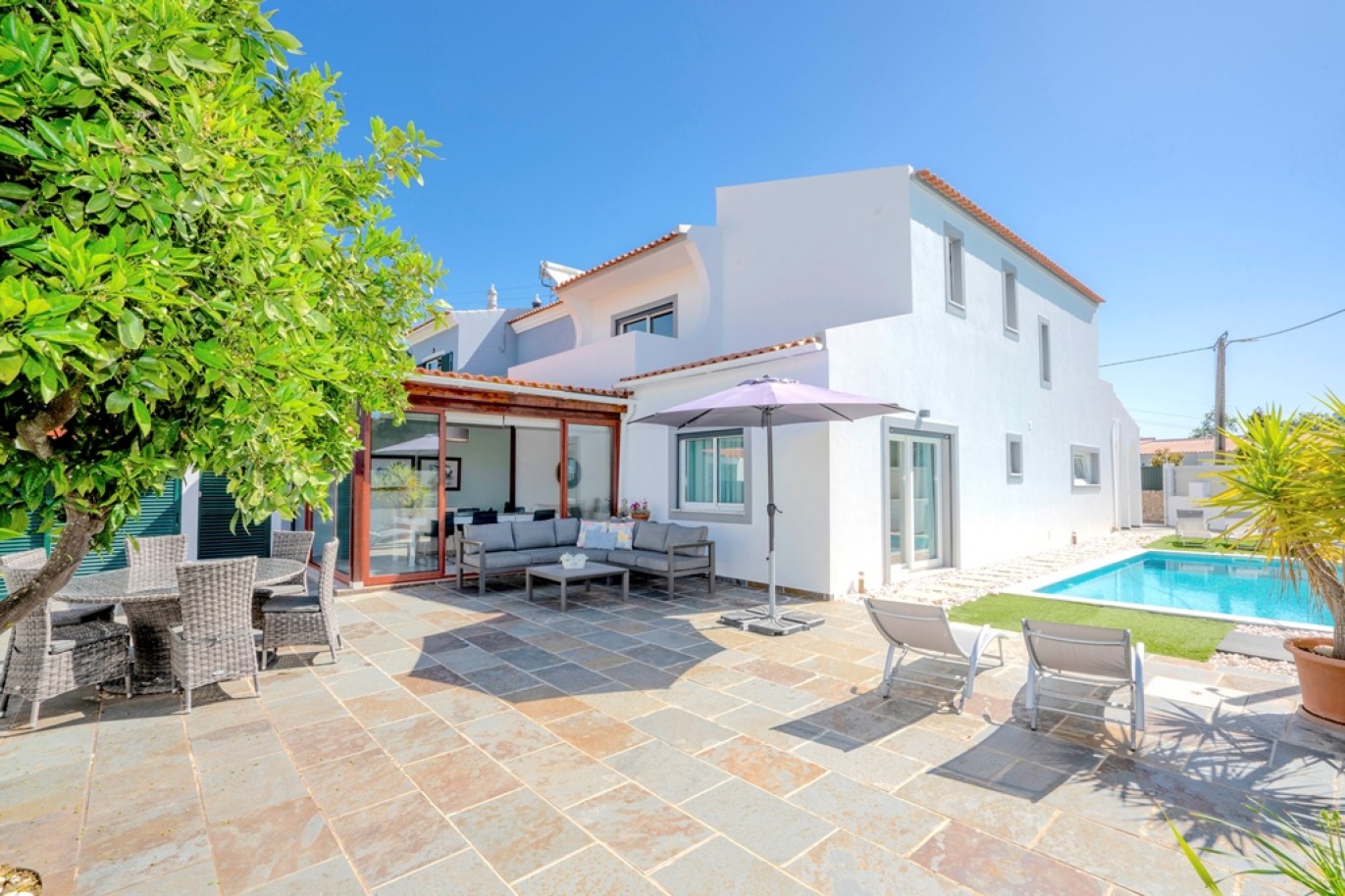 Moradia V4 renovada com piscina, para venda em Vilamoura, Algarve_268740
