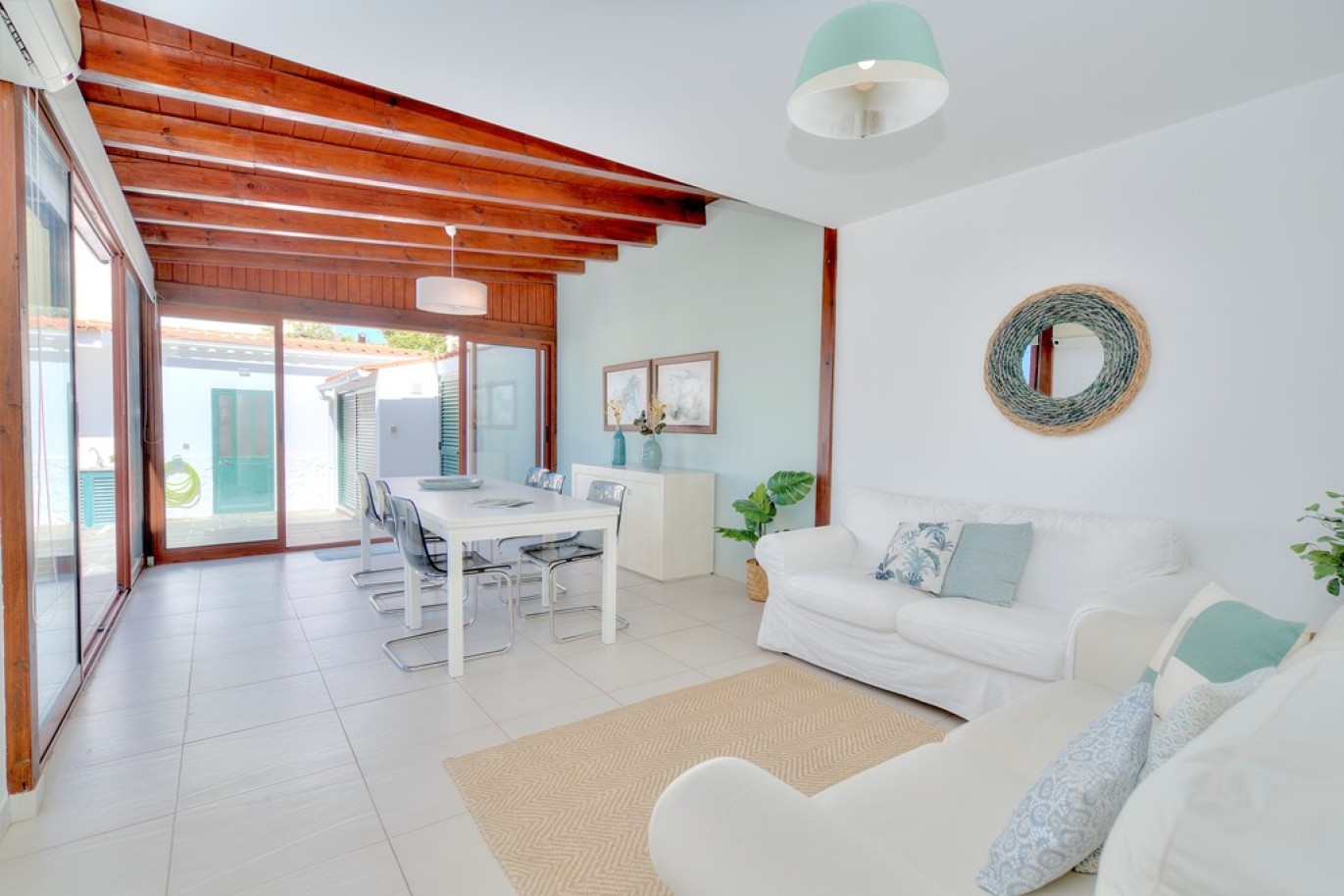 Villa reformada de 4 dormitorios con piscina, en venta en Vilamoura, Algarve_268752