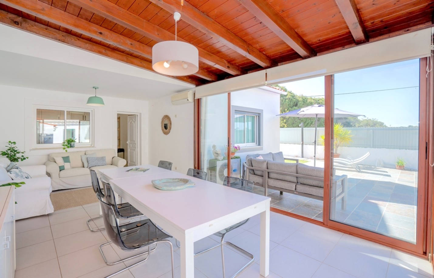 Villa rénovée de 4 chambres avec piscine, à vendre à Vilamoura, Algarve_268767