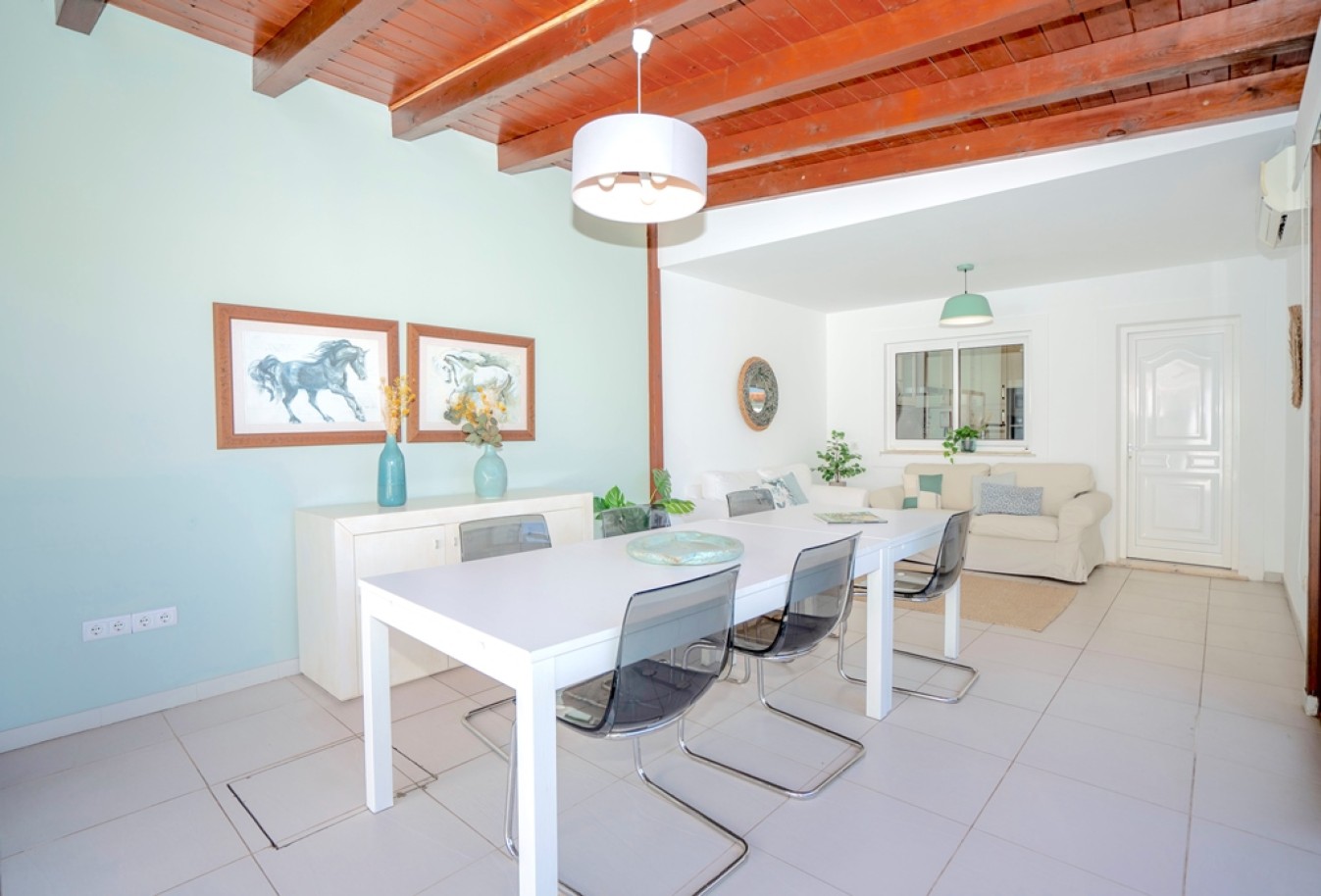 Villa reformada de 4 dormitorios con piscina, en venta en Vilamoura, Algarve_268768