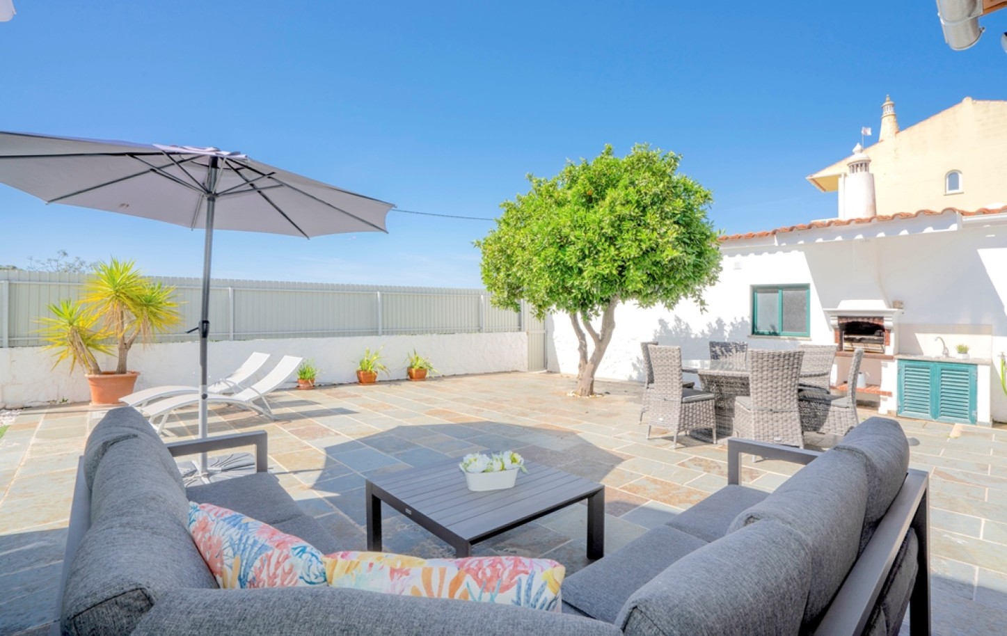 Renovierte 4-Zimmer-Villa mit Pool, zu verkaufen in Vilamoura, Algarve_268769
