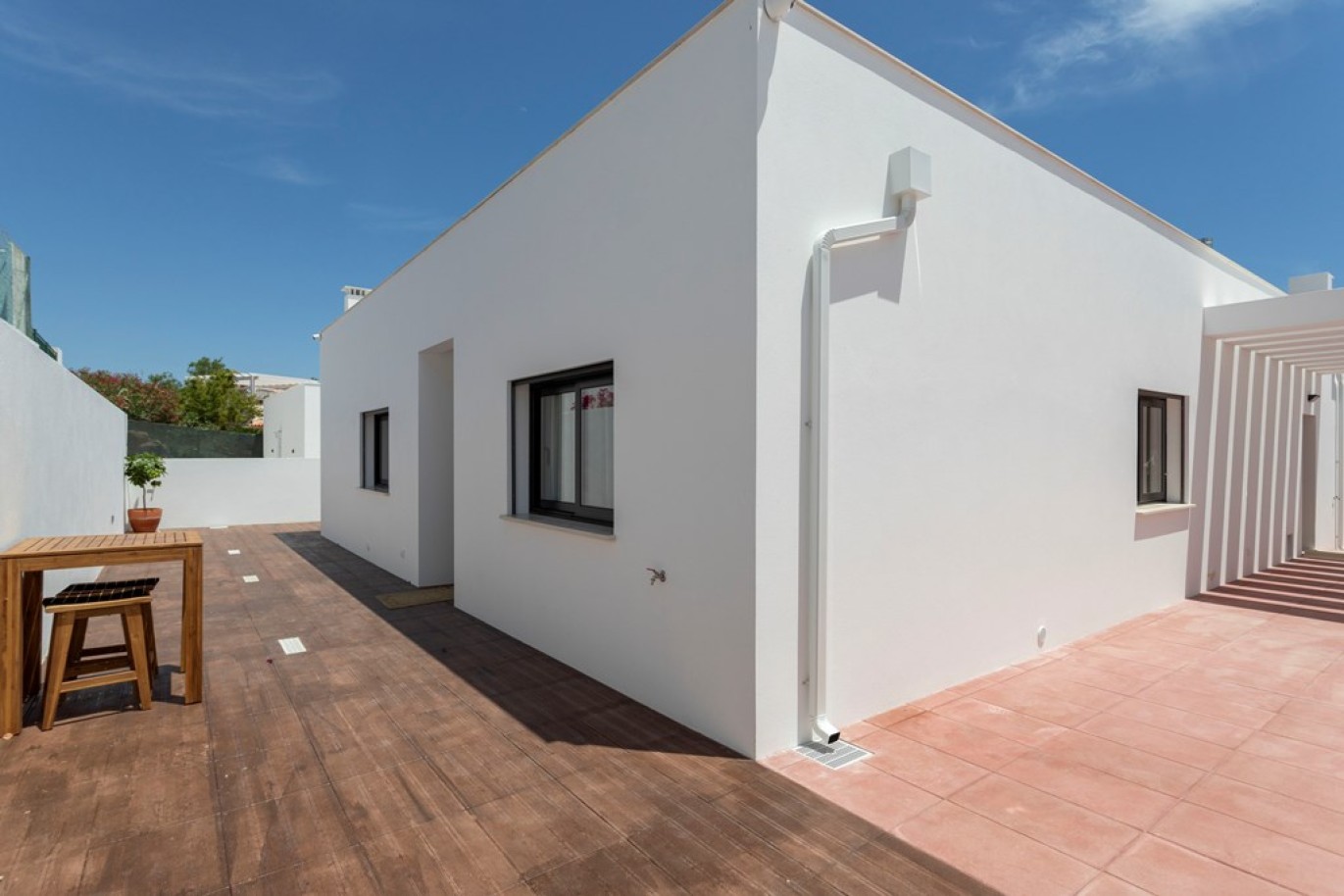 Moderna moradia térrea V3 com piscina, para venda em Altura, Algarve_272689