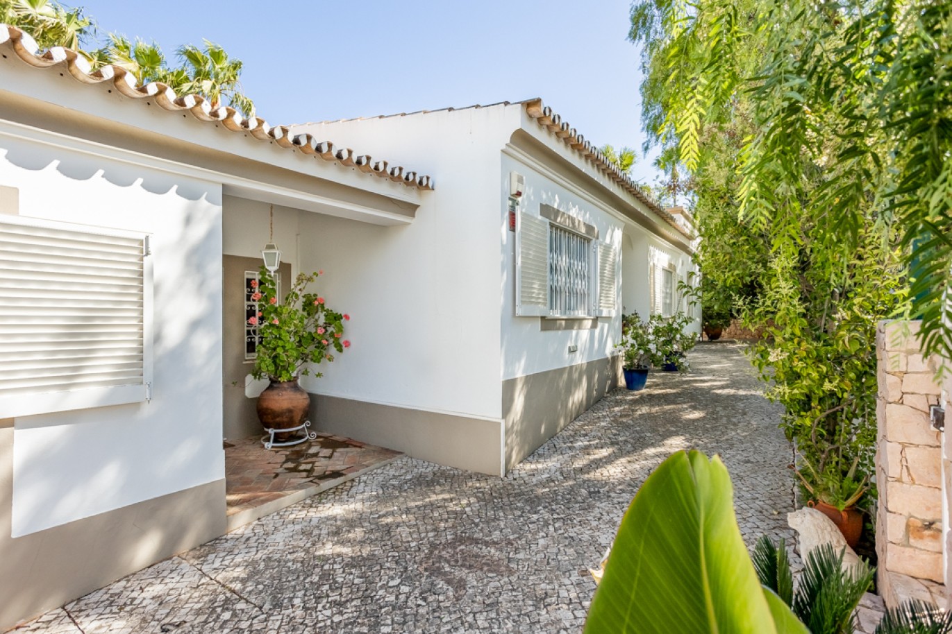 Picturesque villa 3-bedrooms, for sale in Guia, Albufeira, Algarve_272808