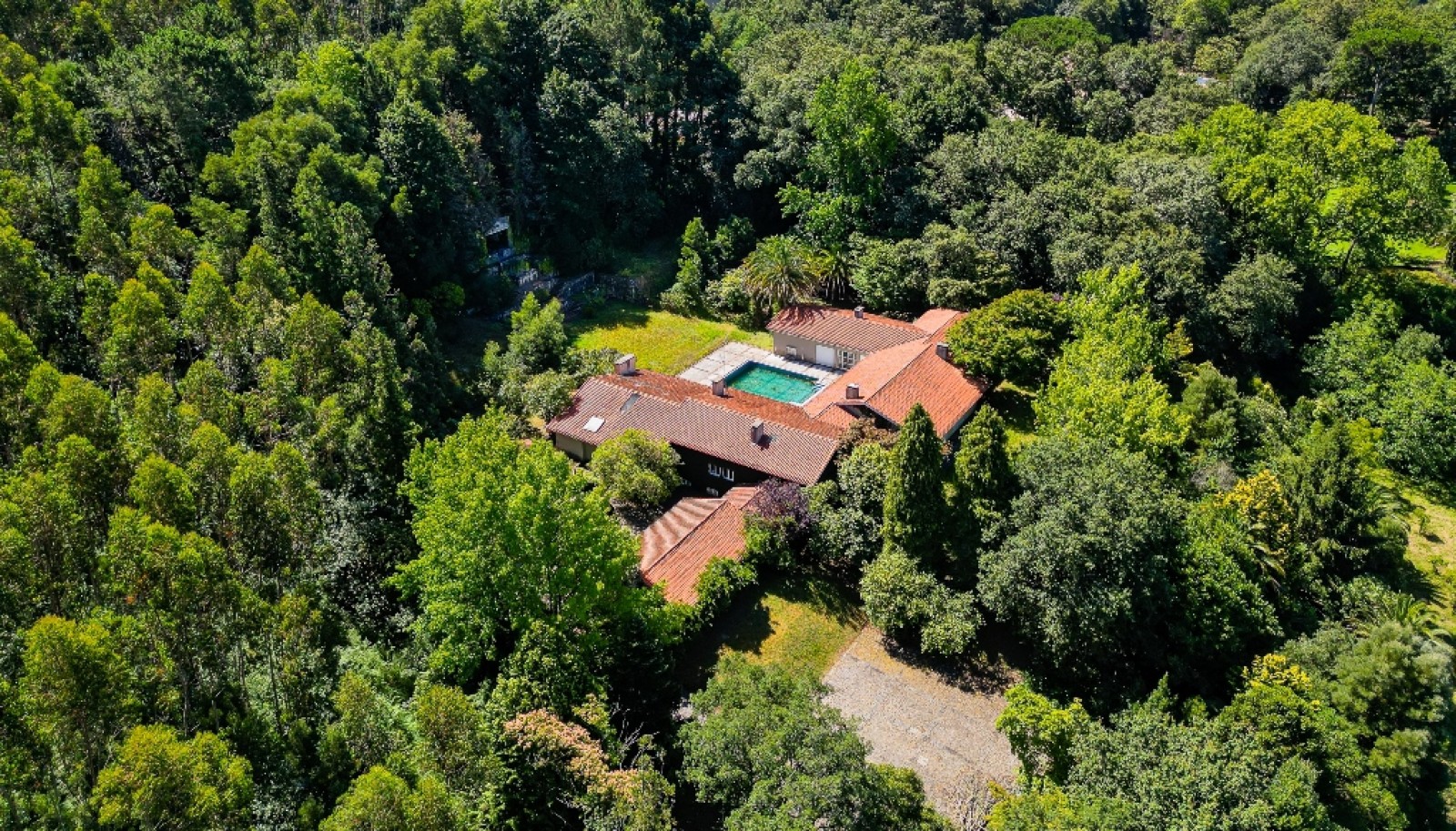 Villa de seis dormitorios con piscina, en venta, Famalicão, Portugal_276442