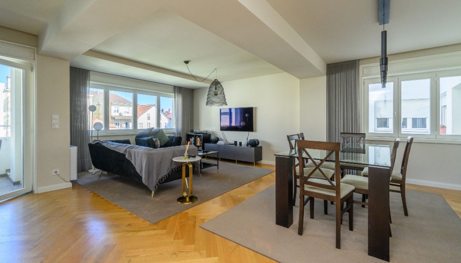 Luxuriöse 3-Schlafzimmer-Wohnung mit Balkonen,  zu mieten, Porto, Portugal_280199