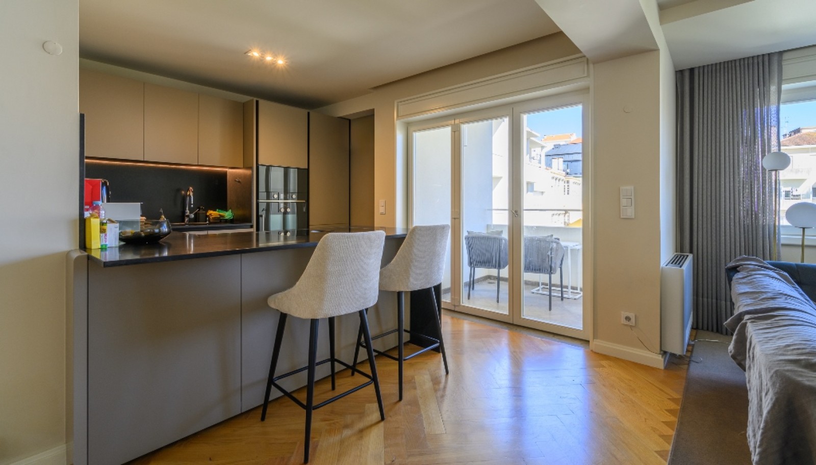 Luxuriöse 3-Schlafzimmer-Wohnung mit Balkonen,  zu mieten, Porto, Portugal_280202