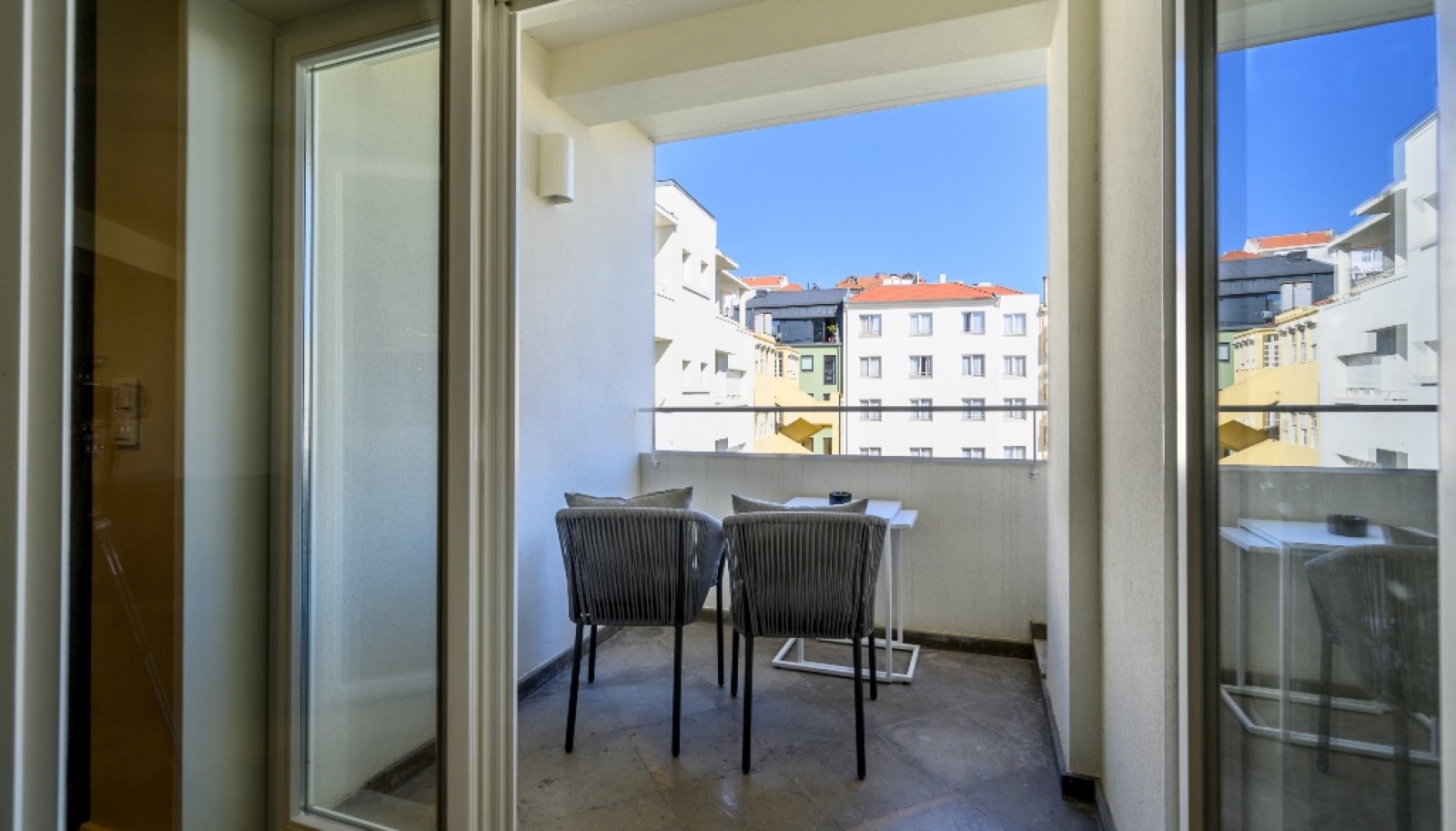 Luxuriöse 3-Schlafzimmer-Wohnung mit Balkonen,  zu mieten, Porto, Portugal_280203