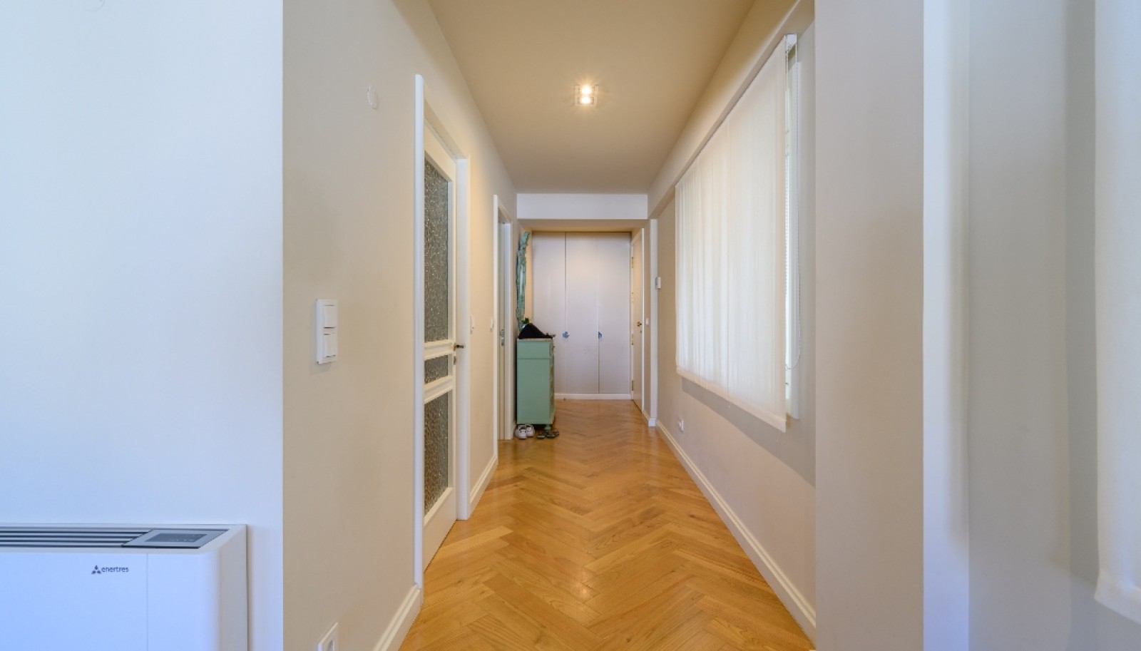 Luxuriöse 3-Schlafzimmer-Wohnung mit Balkonen,  zu mieten, Porto, Portugal_280204