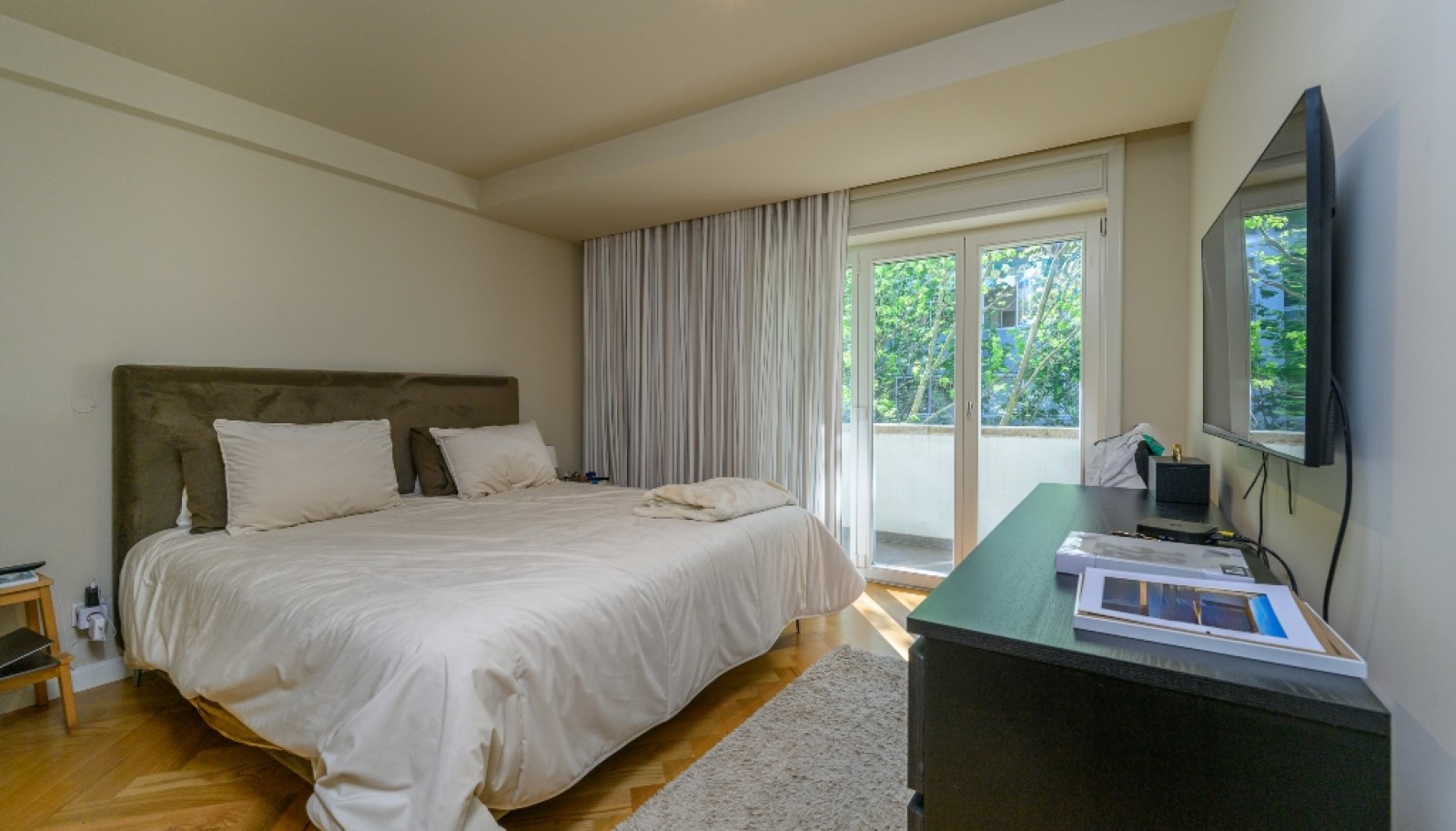 Luxuriöse 3-Schlafzimmer-Wohnung mit Balkonen,  zu mieten, Porto, Portugal_280210