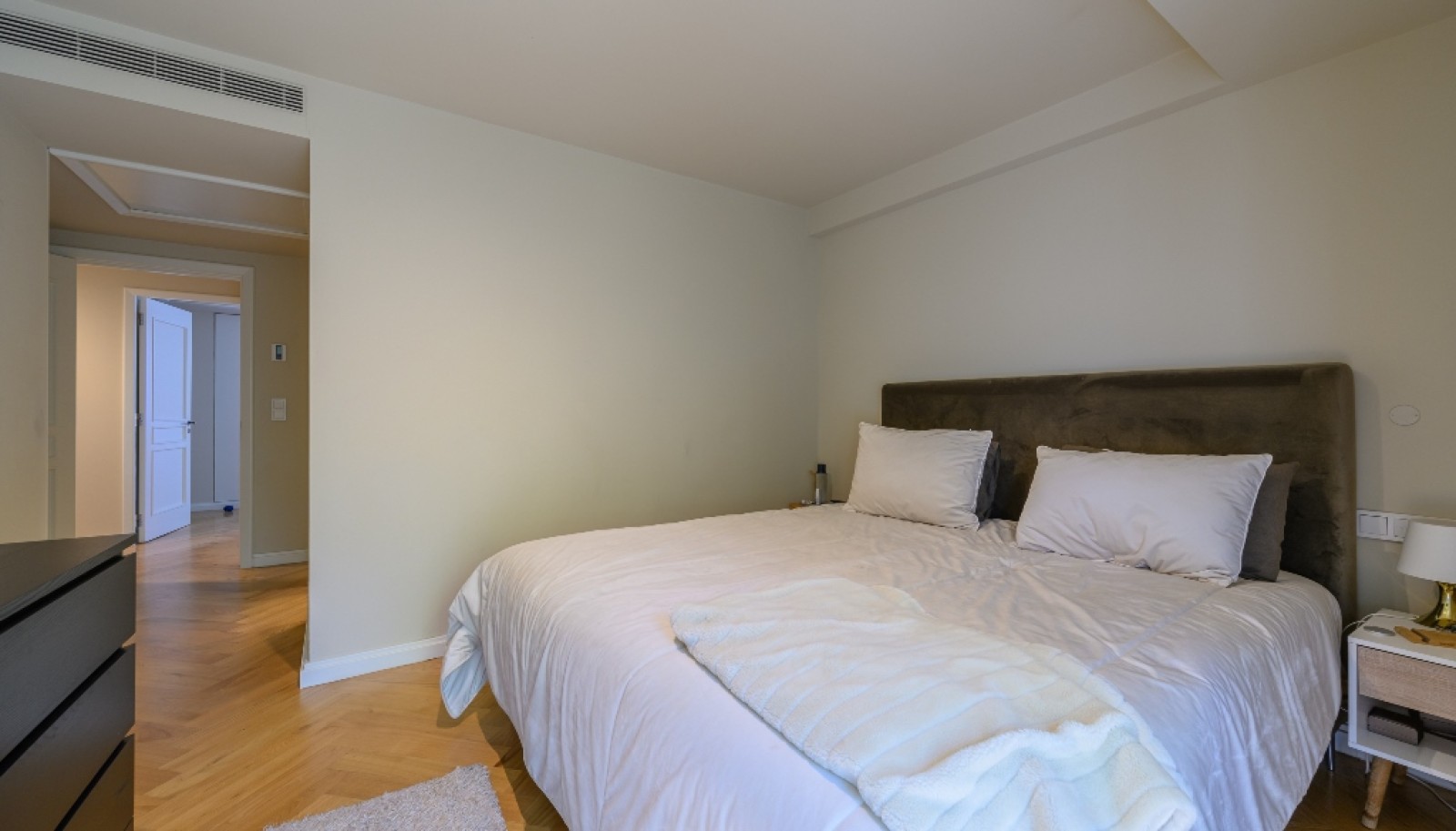 Luxuriöse 3-Schlafzimmer-Wohnung mit Balkonen,  zu mieten, Porto, Portugal_280212
