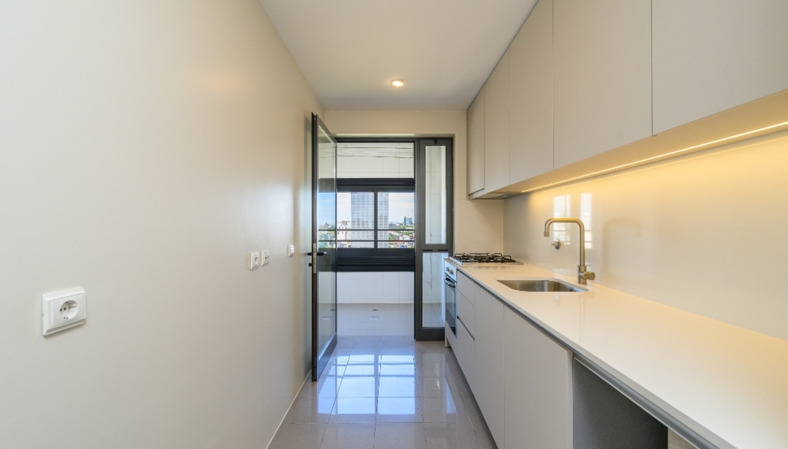 Apartamento T1 remodelado, para arrendar, na Boavista, Porto_283257