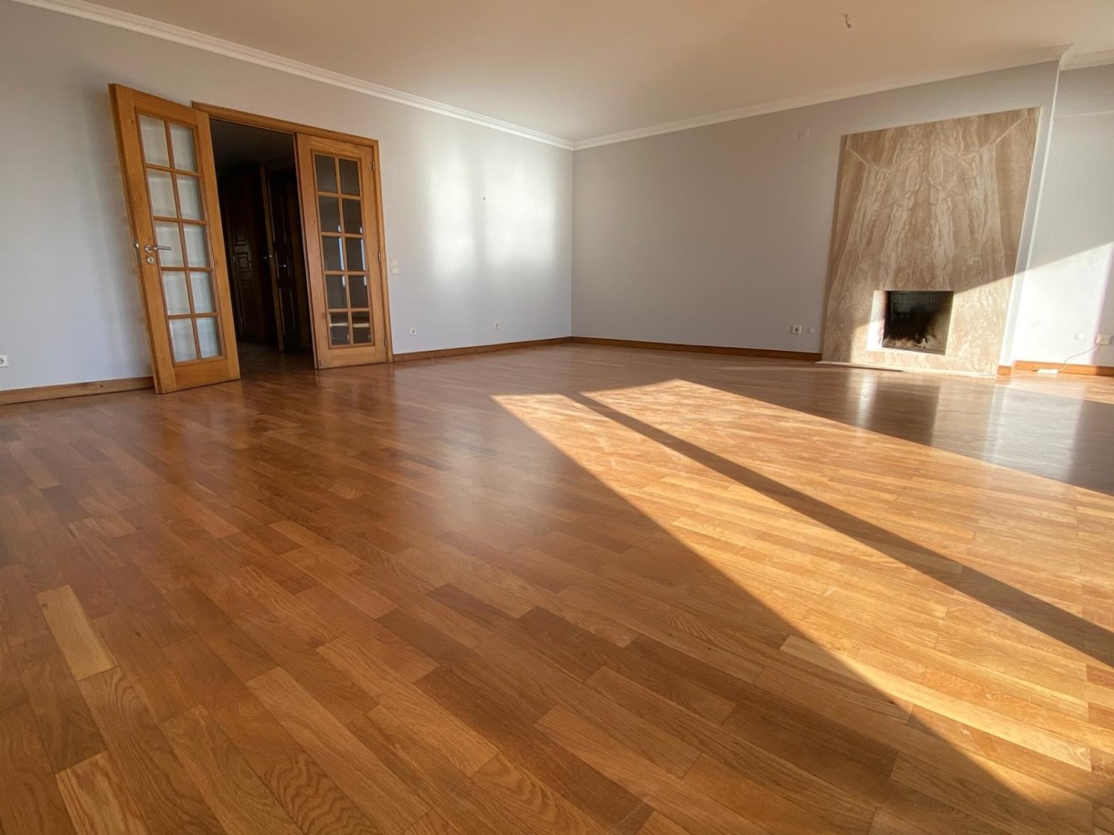 Fivebedroom duplex flat on the seafront, for rent, Porto, Portugal
