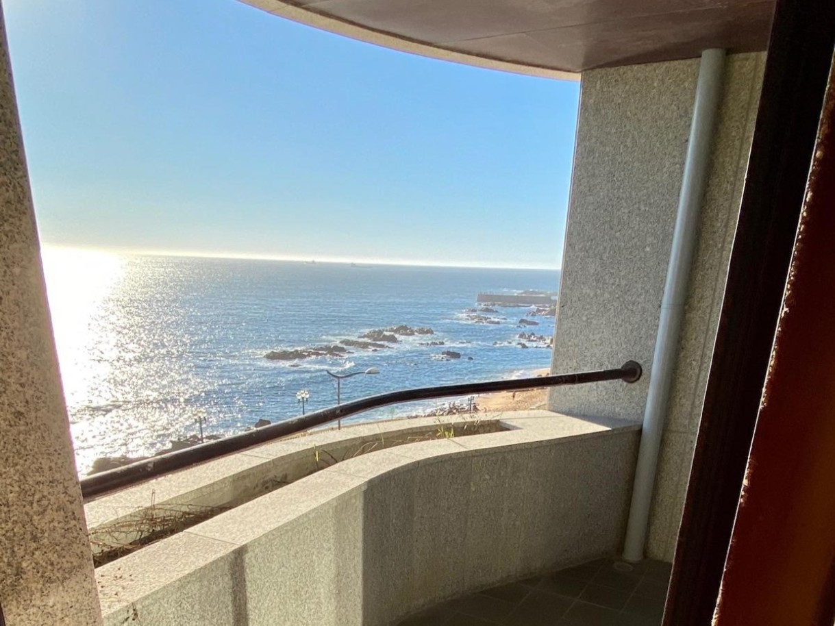 Fivebedroom duplex flat on the seafront, for rent, Porto, Portugal