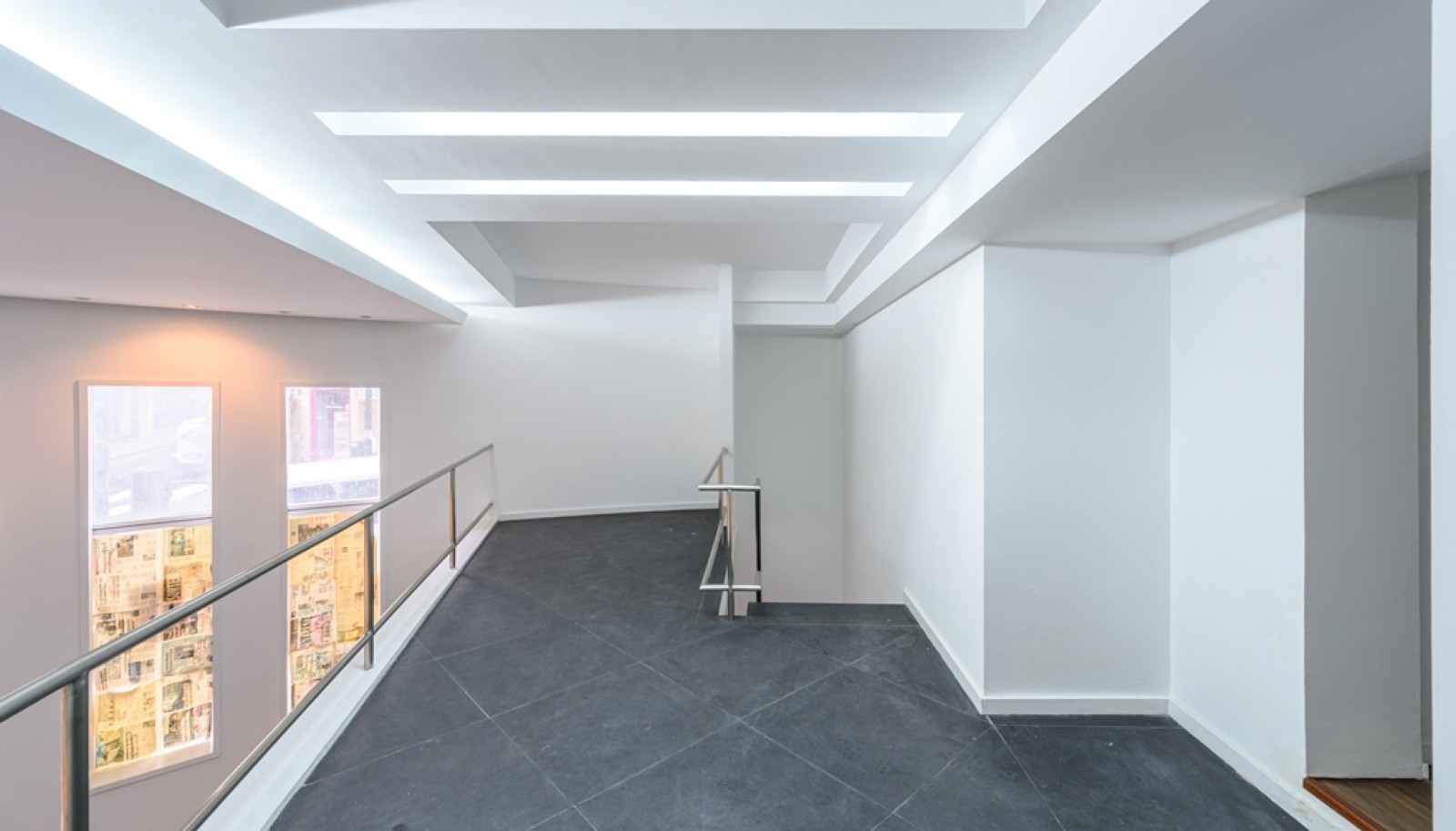 Store with two fronts, for rent, in the center of Porto, Portugal_289753