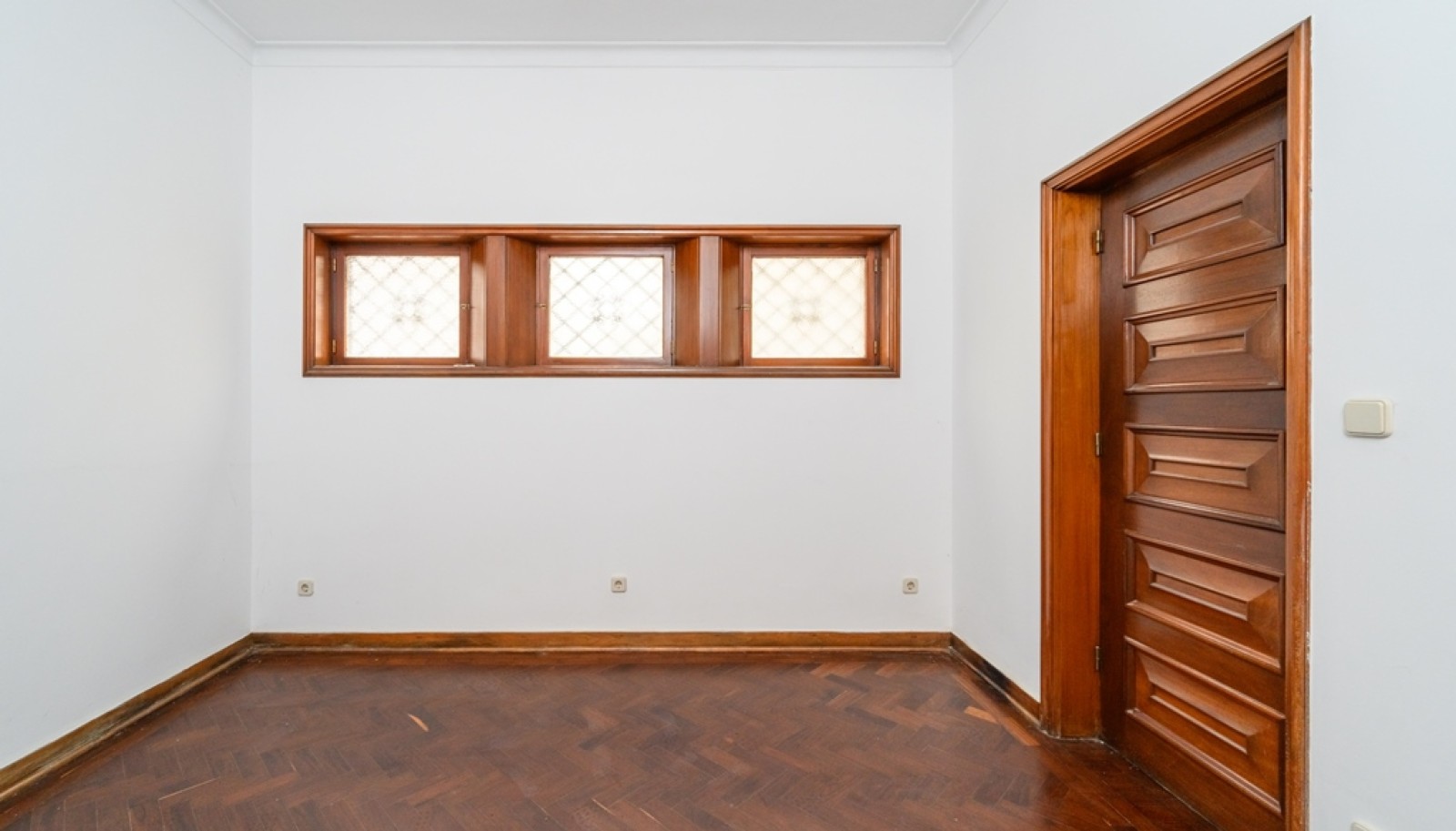 Store with two fronts, for rent, in the center of Porto, Portugal_289761