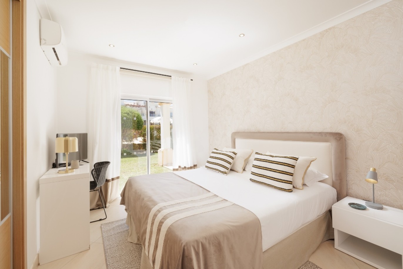 Villa amueblada con vistas al mar en venta en Salema, Algarve,Portugal_297094