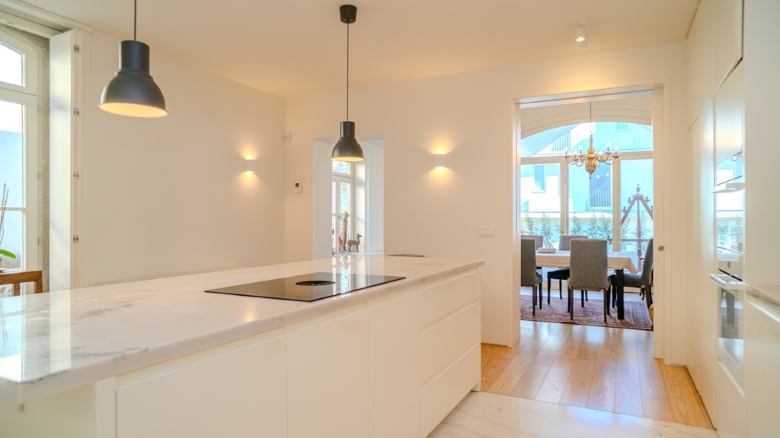 Moradia V5 de luxo totalmente remodelada para venda na Foz, Porto_297423