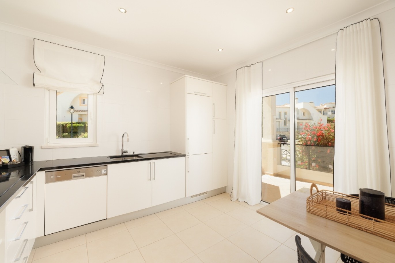 3-bedroom Villa with sea view for sale in Salema, Algarve, Portugal_297528