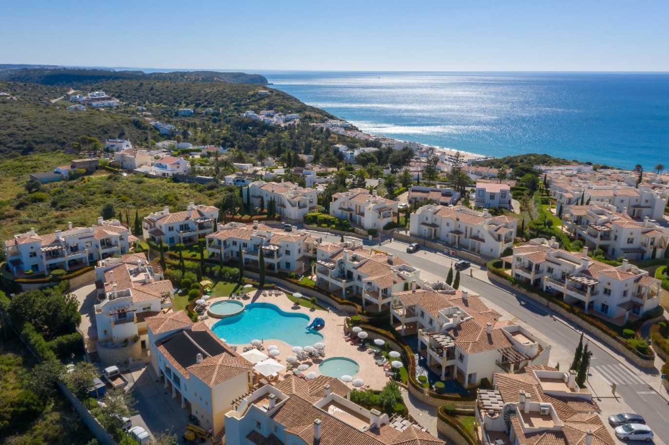 Villa amueblada con vistas al mar en venta en Salema, Algarve,Portugal_297541