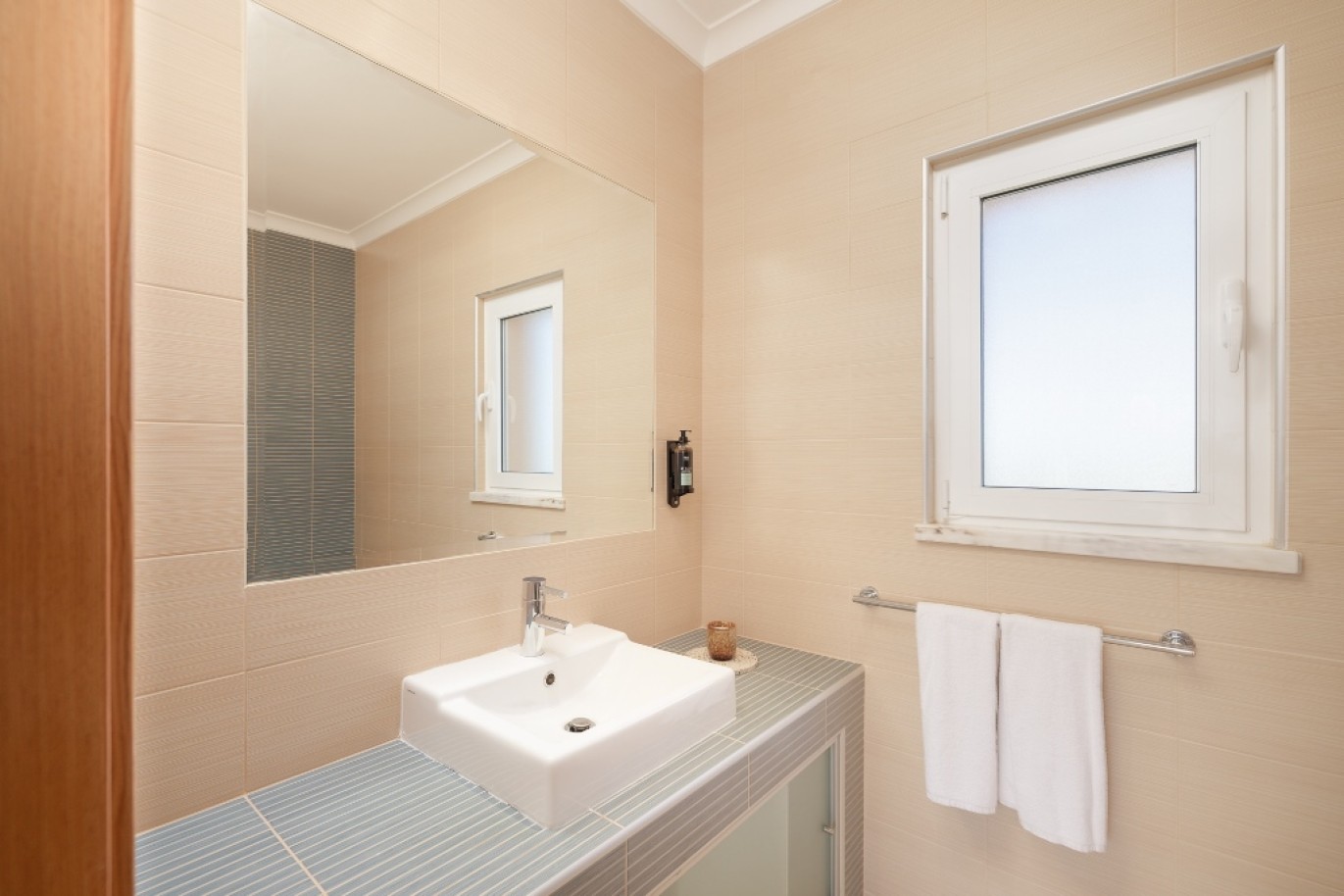 Villa amueblada con vistas al mar en venta en Salema, Algarve,Portugal_297547