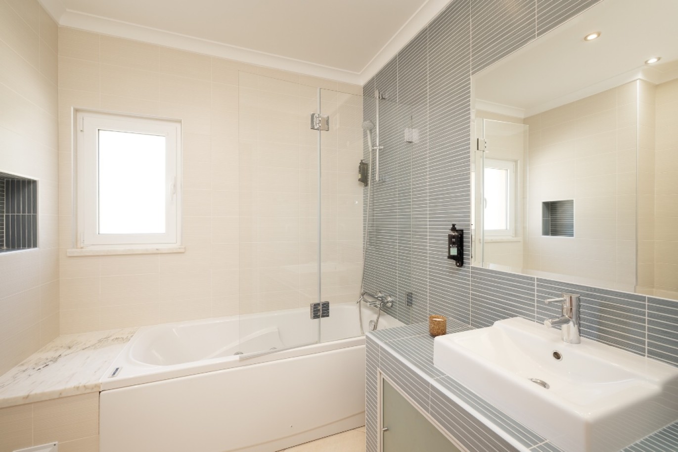 Villa amueblada con vistas al mar en venta en Salema, Algarve,Portugal_297703