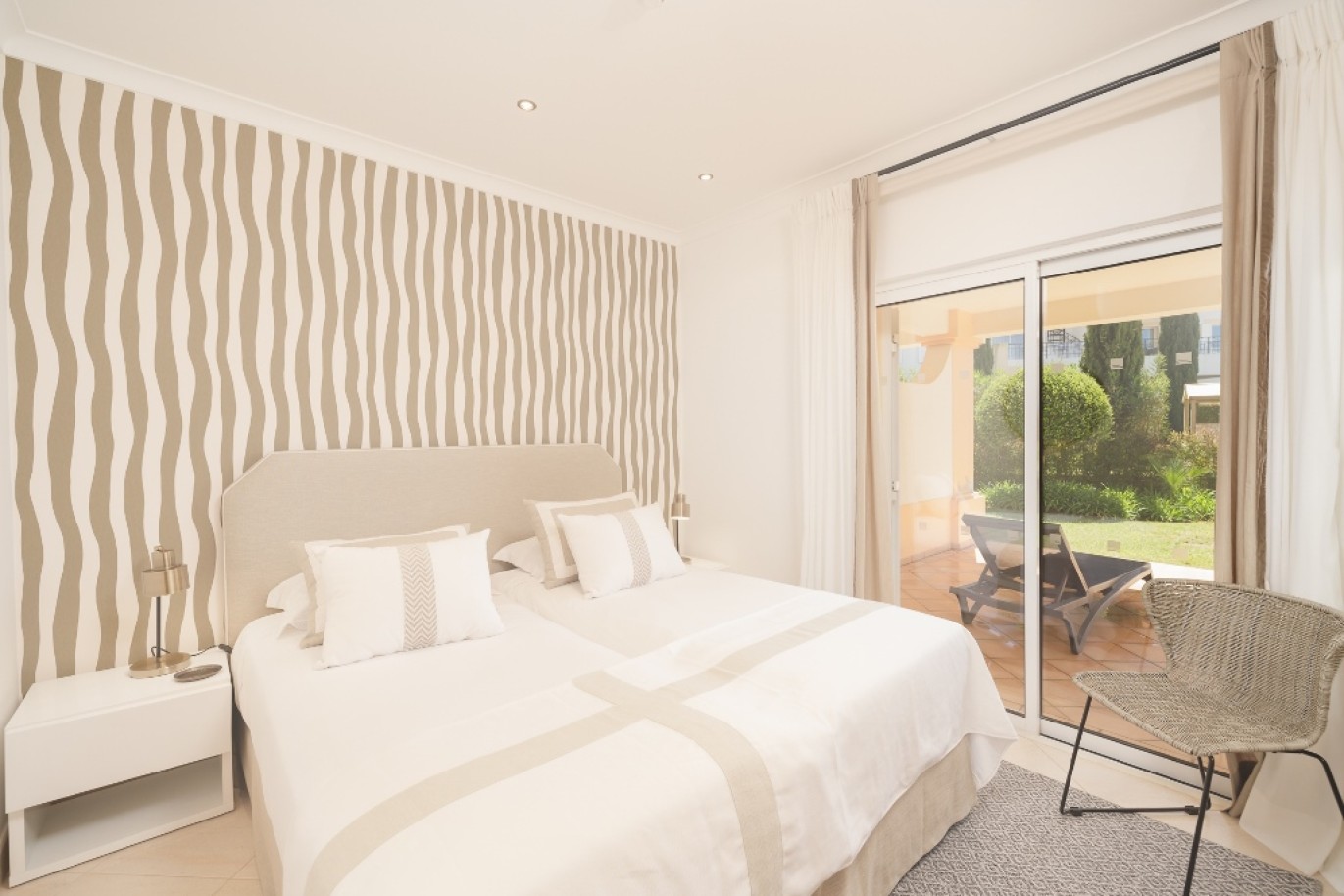 Villa amueblada con vistas al mar en venta en Salema, Algarve,Portugal_297943