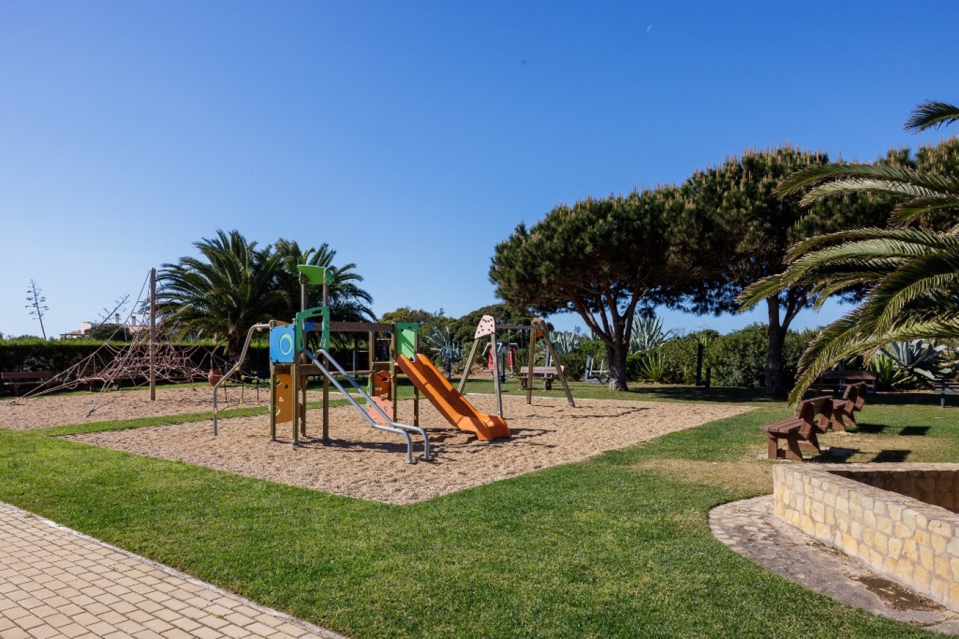Moradia V3 mobilada e com jardim para venda em Salema, Algarve_297991
