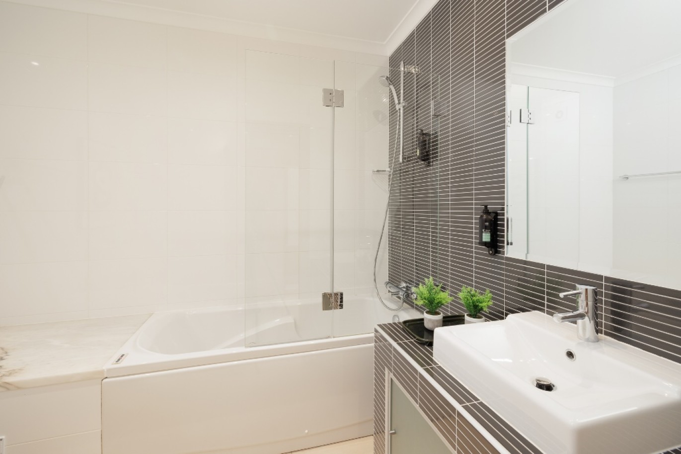 Villa amueblada con jardín en venta en Salema, Algarve,Portugal_298998