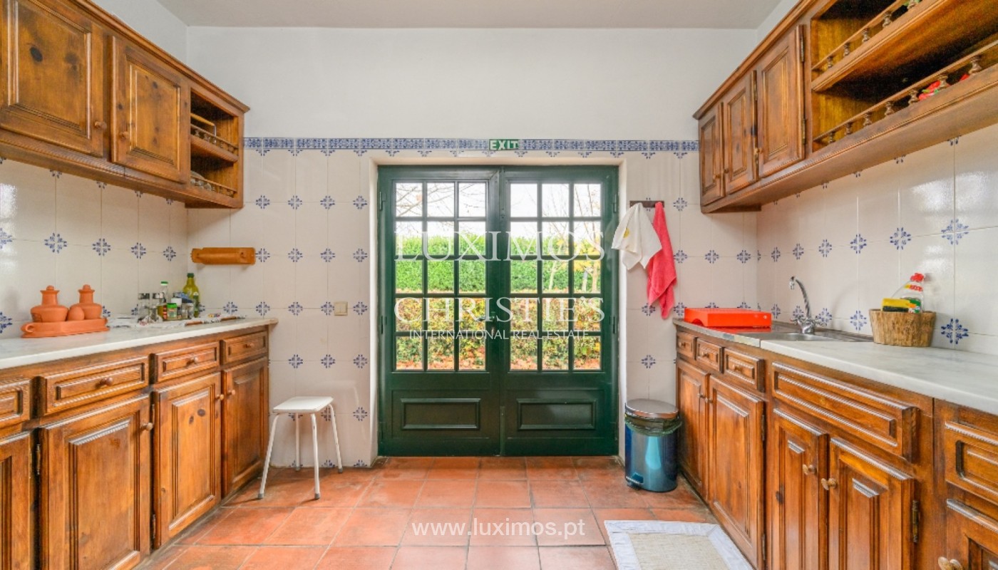 8 Bedroom Vineyard's Image 7