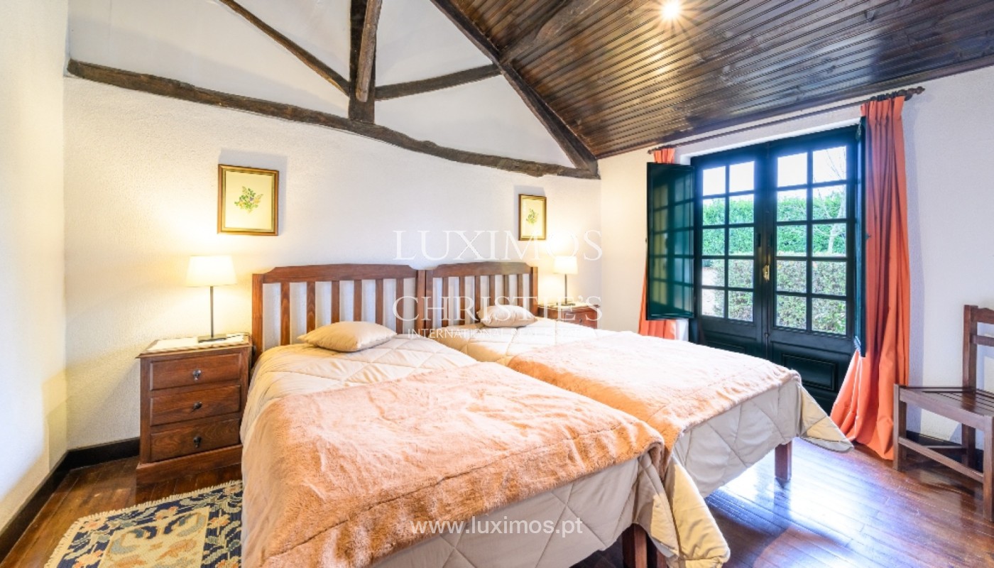 8 Bedroom Vineyard's Image 9
