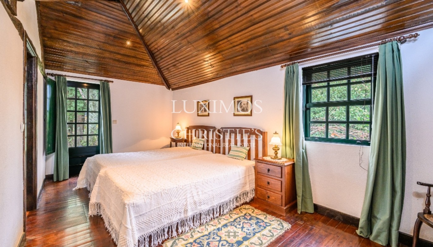 8 Bedroom Vineyard's Image 11