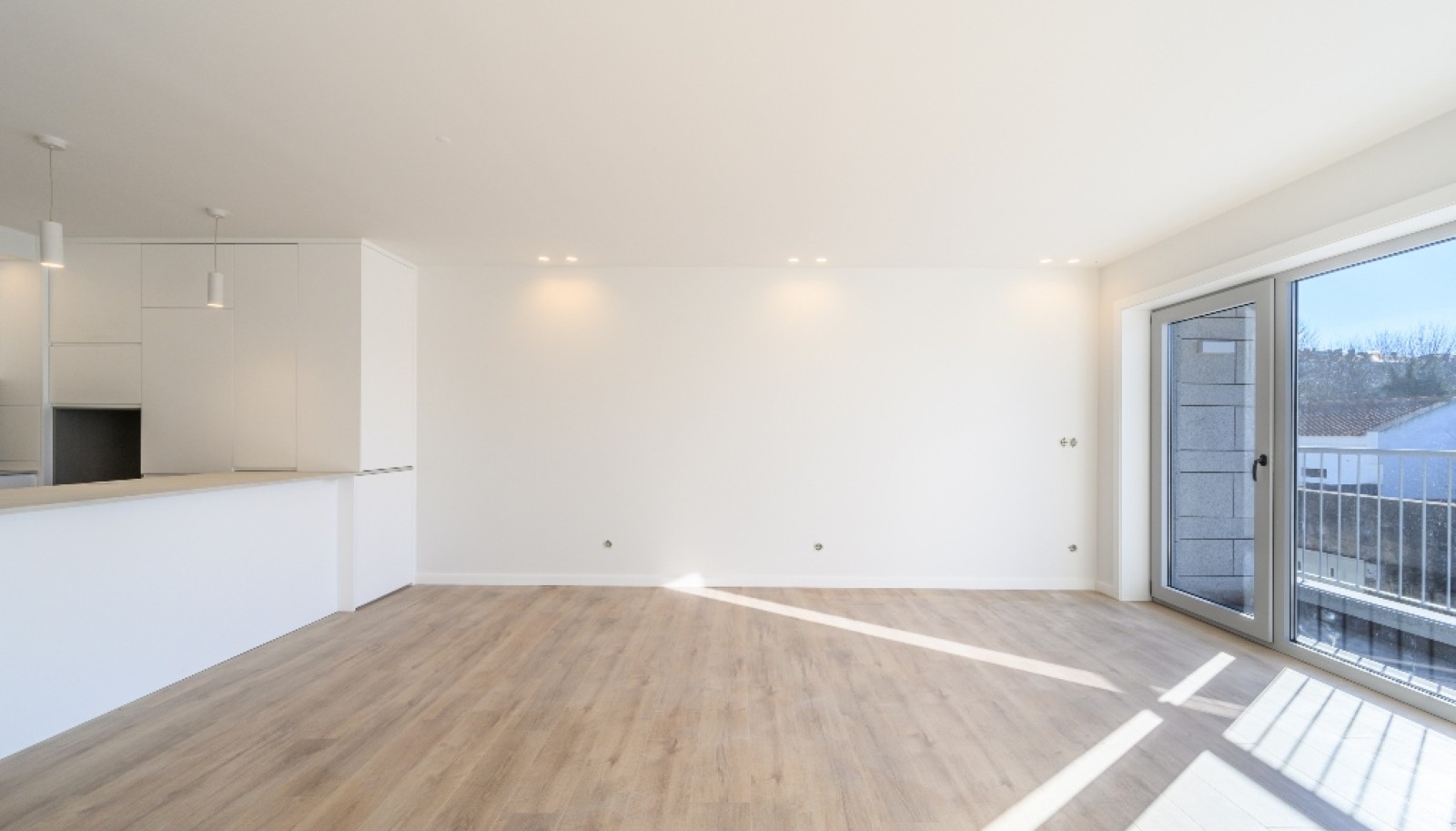 New apartment with balcony, for sale, in Porto, Portugal_307963