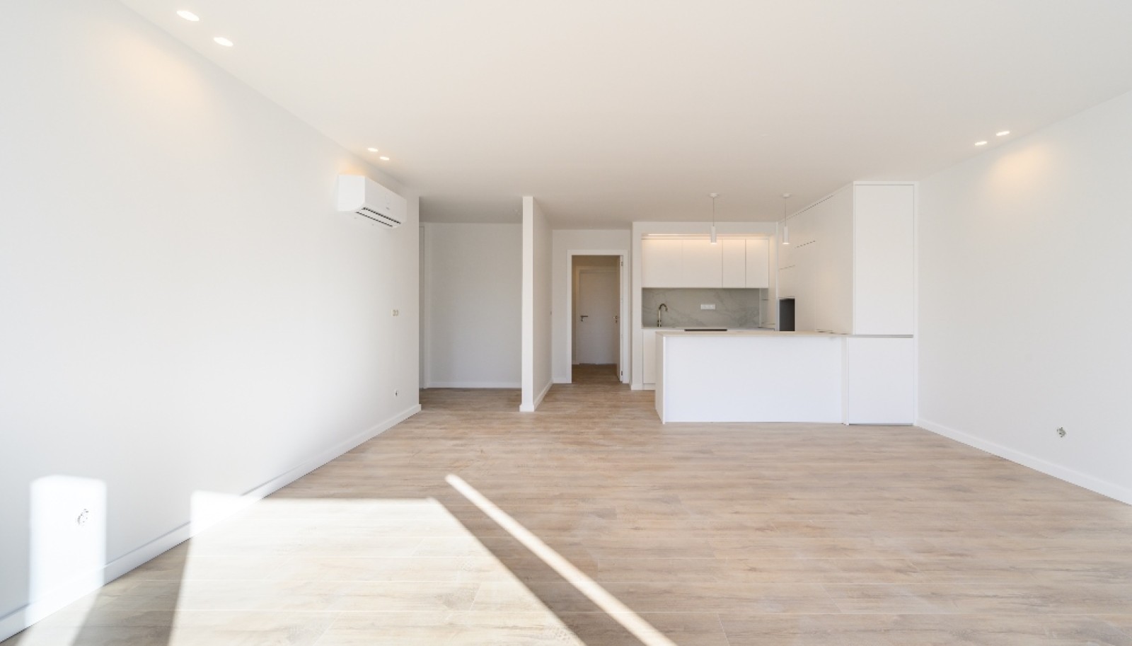 New apartment with balcony, for sale, in Porto, Portugal_307964