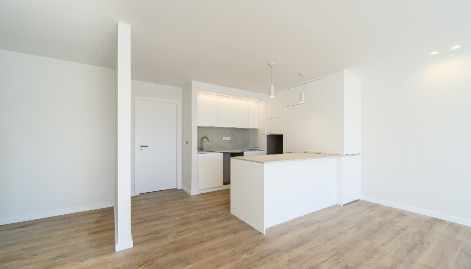New apartment with balcony, for sale, in Porto, Portugal_307965