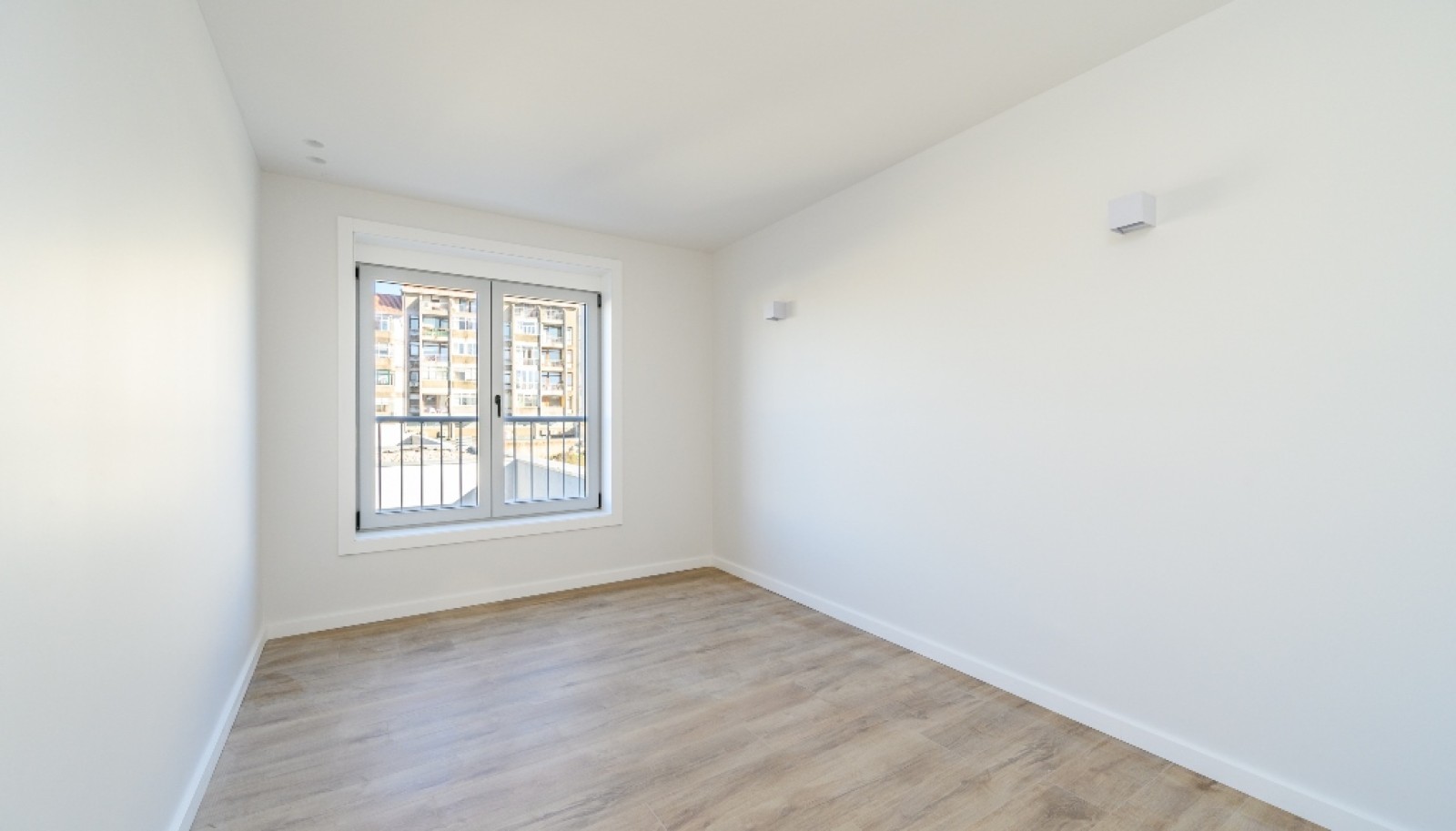 New apartment with balcony, for sale, in Porto, Portugal_307967